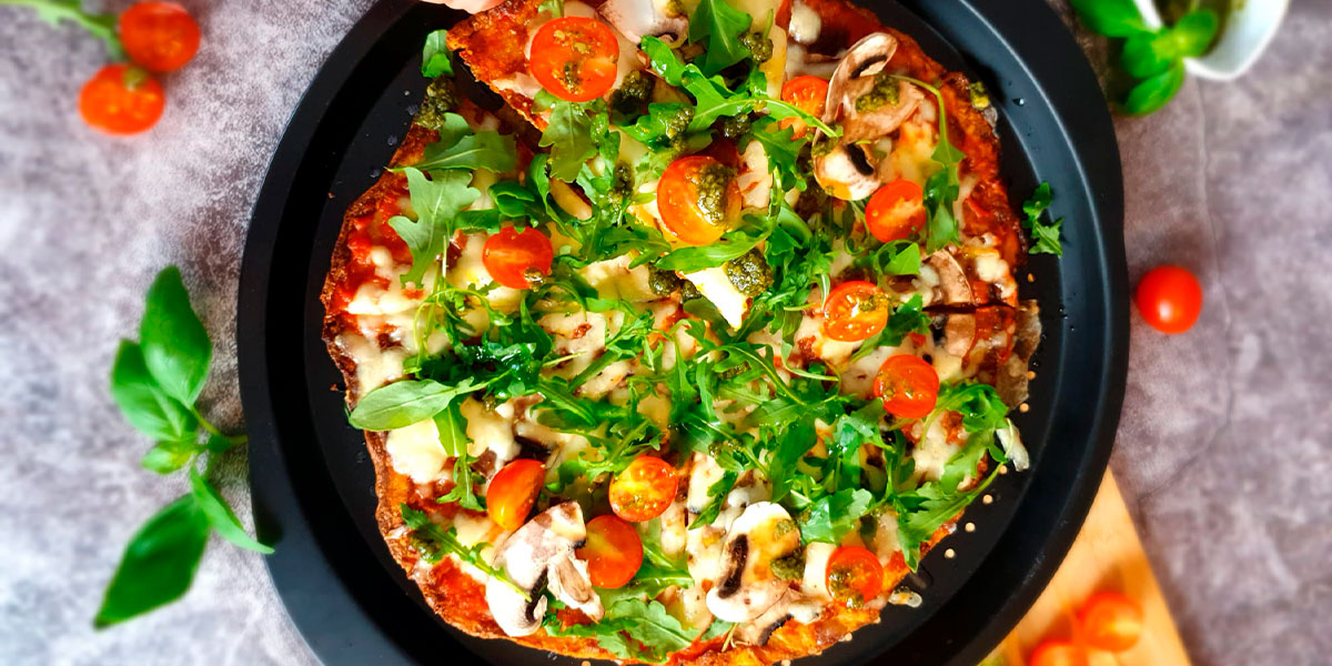 Una pizza crocante, saludable y sabrosa para comer sin remordimientos